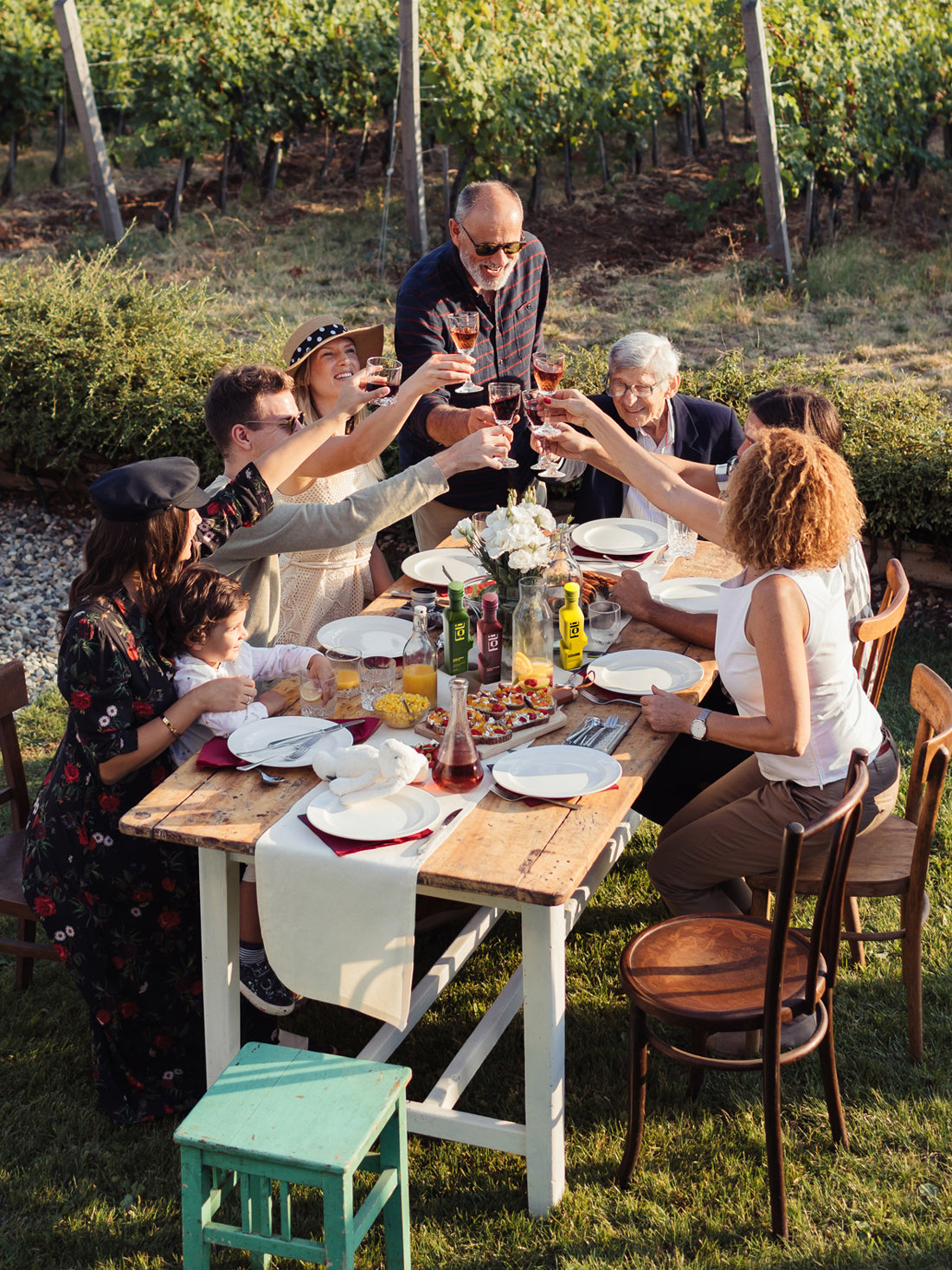 Group of people enjoying a meal with FOLI products outdoors in a vineyard